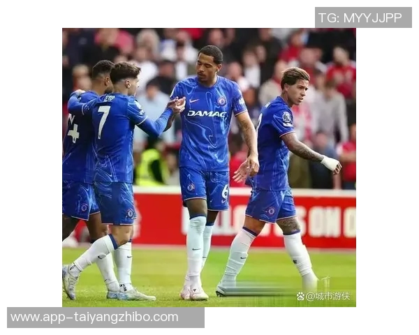 拉什福德重返球队训练场备战切尔西状态回暖信心满满 拉什福德重返球队训练场备战切尔西状态回暖信心满满