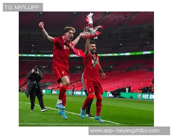 克洛普亲临巴黎德比现场见证圣日耳曼与巴黎FC激战全程