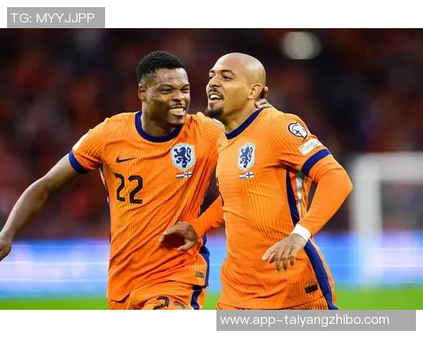 马伦谈与邓弗里斯默契配合称共同训练已久助力球队表现 马伦谈与邓弗里斯默契配合称共同训练已久助力球队表现